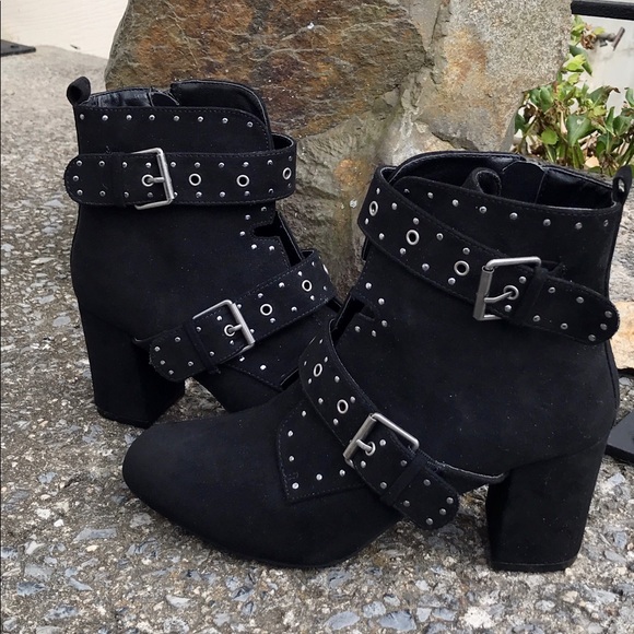 ❌❌SOLD❌❌METAPHOR BLACK BOOTS - Picture 3 of 8